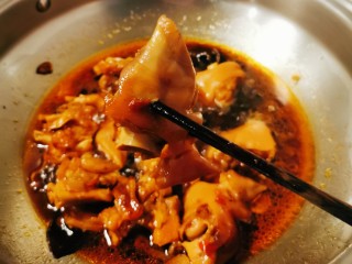 15、啤酒炖猪蹄,关火后再焖1个小时 会更加入味