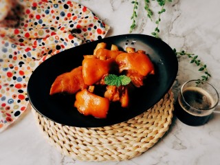 16、啤酒炖猪蹄,装盘即可食用