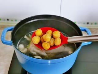 11、松茸鸡汤,加入板栗。