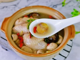 17、松茸鸡汤,喜欢的做起来,鲜美无比。