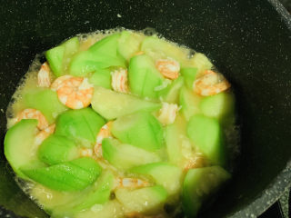 15、丝瓜炒虾仁,翻炒均匀，起锅