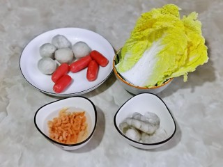 1、三鲜汤,准备食材。