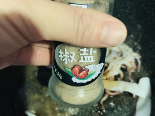 14、鱿鱼炒芹菜,加椒盐；