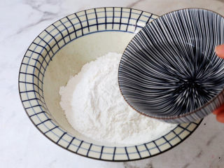 7、红豆桂圆红枣枸杞小丸子,加入开水