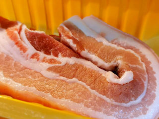 1、啤酒红烧肉,层次分明的五花肉