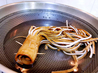 14、啤酒红烧肉,豆干下盐水焯水