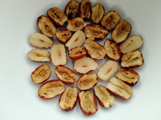 11、甑糕,准备一个大碗铺上红枣