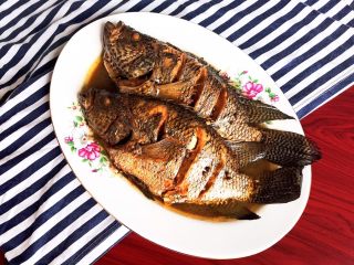 21、红烧鱼,红烧海石斑鱼出锅了，鱼肉鲜嫩爽滑，肉厚少刺，非常入味，喝酒下饭都可以，非常完美~