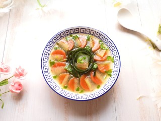 17、冬瓜海带汤,盛出。