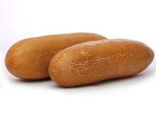 1、老黄瓜炒鸡蛋,老黄瓜可以降低胆固醇，含有一种叫葫芦素c的物质，这种物质可以提高我们的免疫力。还含有丰富的维生素e，口感脆嫩而且自带微酸。