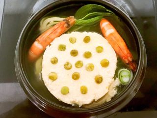 21、冬日暖心菜  荷塘月色,把豆腐放入锅里，水开后煮3分钟