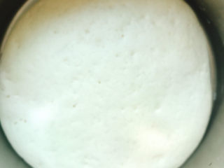 4、红枣红糖馒头,发酵至两倍大