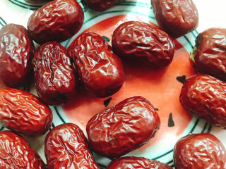 7、红枣红糖馒头,准备好红枣