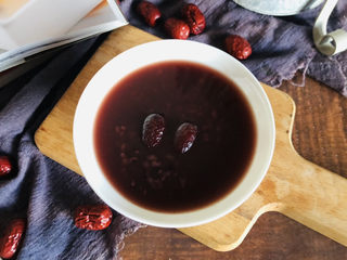 11、红枣黑米粥,成品。