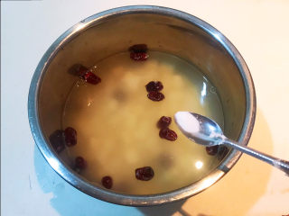 11、苹果小米粥,加入小苏打