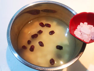 12、苹果小米粥,加入冰糖