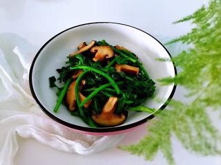 9、油菜香菇,成品。