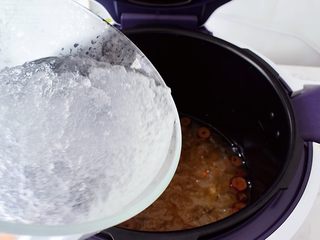 11、木瓜银耳养颜羹,等自己解阀后加入雪燕