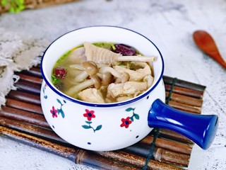 16、猴头菇鸡汤,喝鸡汤养生又滋补，提高免疫力。