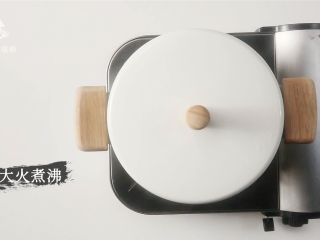 6、美容养颜气色好,桂花红枣银耳雪梨汤,大火煮沸