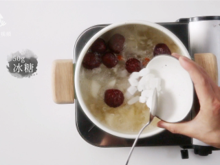 14、美容养颜气色好,桂花红枣银耳雪梨汤,加入冰糖