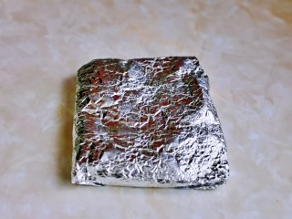 10、孜然排骨,再把排骨包起来。