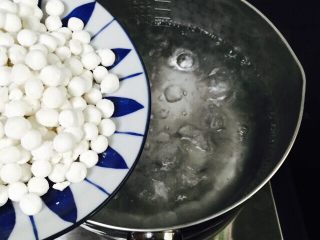 6、桂花红糖酒酿小圆子,放入小圆子