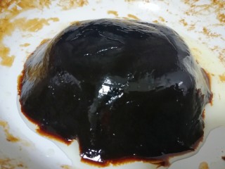 12、枣泥馅,最后一次加入玉米油，翻炒均匀就可以出锅了。