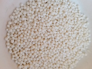 1、南瓜西米露,西米取出来放干净的碗里装着，（不能洗，一洗就散开了）