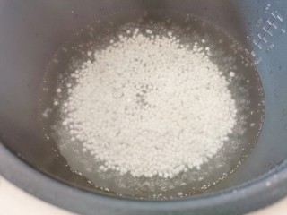 3、南瓜西米露,再盖上盖子烧开