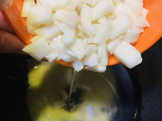 8、山药枸杞粥,加入山药