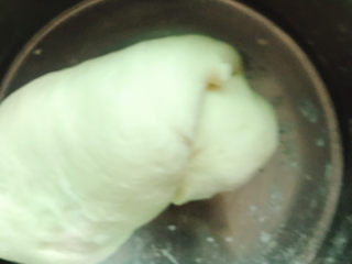 8、红糖红枣馒头,搓揉排气