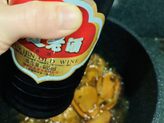 14、炒牛肝菌,加料酒；