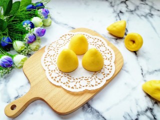 15、玉米粉窝窝头,根本就不够吃。