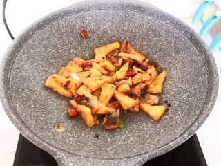 17、干锅千叶豆腐，,翻炒均匀
