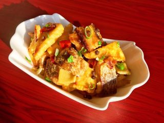 19、干锅千叶豆腐，,干锅千叶豆腐麻辣鲜香，风味独特，下粥下饭都可以