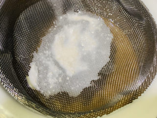 9、红糖马蹄糕,滤网上的颗粒就不用了；