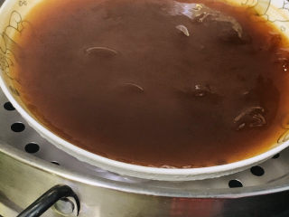 14、红糖马蹄糕,马蹄粉浆蒸至完全红糖色，即可；