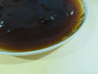 15、红糖马蹄糕,放在桌上凉；