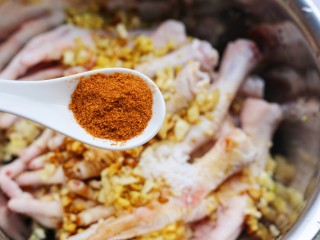 6、史上最简单的懒人电饭煲鸡爪,1勺十三香。