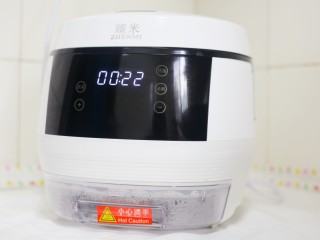 17、史上最简单的懒人电饭煲鸡爪,开启煮饭模式。