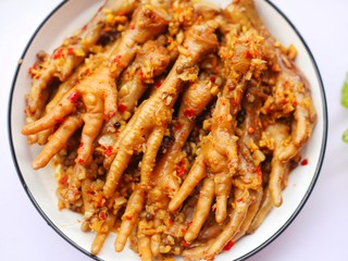 20、史上最简单的懒人电饭煲鸡爪,装盘。
