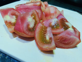 3、番茄牛腩煲,另一个直接切大块