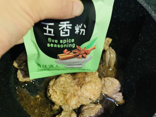 9、番茄牛腩煲,加五香粉