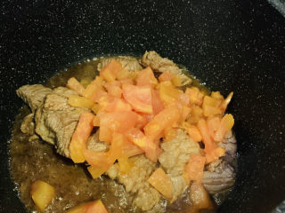 11、番茄牛腩煲,加炒好的番茄粒