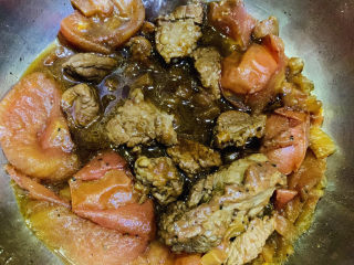 19、番茄牛腩煲,大火上汽,转中小火压25分钟,出锅时刚好剩一些汁