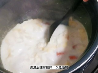 16、木瓜炖牛奶,煮沸后随时搅拌，以免溢锅