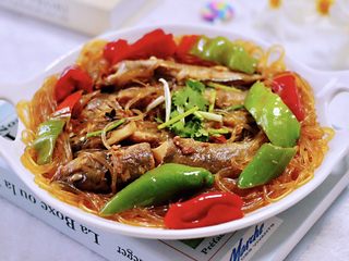 15、酱焖黄鱼粉条,鲜掉眉毛的酱焖黄鱼粉条出锅了，下饭又下酒，老公米饭多吃了两碗哟。