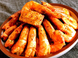 24、明虾煲,这是一道吃了就忘不掉的美食,鲜香味美,唇齿留香~