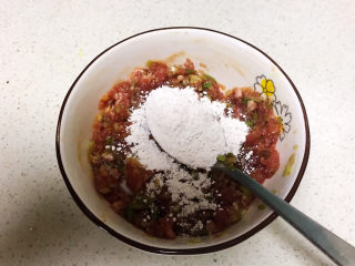 10、鱼香茄饼,加入红薯淀粉